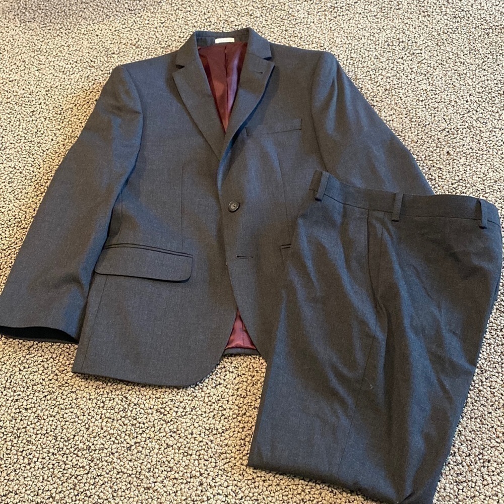 Joseph Abboud Boys Dark Gray Suit in Excellent Condition Jacket and Pants